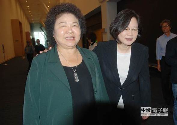 陳菊可能擔(dān)任蔡的副手或是當(dāng)選后的“行政院長”傳言在島內(nèi)盛行 陳菊可能擔(dān)任蔡的副手或是當(dāng)選后的“行政院長”傳言在島內(nèi)盛行