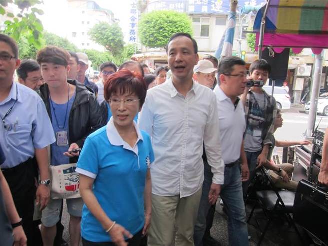 朱立倫陪洪秀柱跑行程互動(dòng)熱絡(luò) 以行動(dòng)“護(hù)柱” 朱立倫陪洪秀柱跑行程互動(dòng)熱絡(luò) 以行動(dòng)“護(hù)柱”