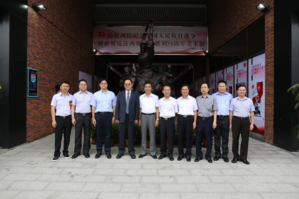 海峽兩岸紀(jì)念抗戰(zhàn)勝利70周年美術(shù)展在羊城開(kāi)幕 海峽兩岸紀(jì)念抗戰(zhàn)勝利70周年美術(shù)展在羊城開(kāi)幕