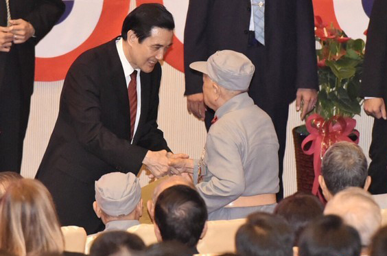 �RӢ�ų�ϯ�u��(n��i)���o(j��)���(zh��n)����70���ꡱ�c�����(d��ng)