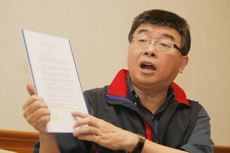 邱毅為“換柱”風(fēng)波出招 吁國民黨五大佬介入 邱毅為“換柱”風(fēng)波出招 吁國民黨五大佬介入