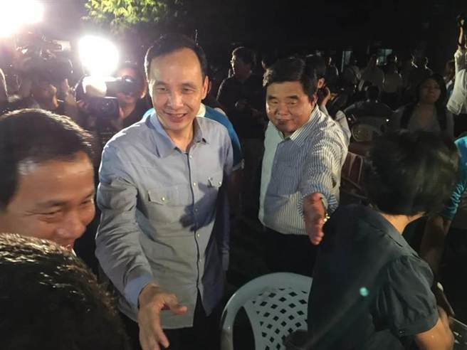 朱立倫訪云林 前縣長張榮味公開表態(tài)力挺(圖) 朱立倫訪云林 前縣長張榮味公開表態(tài)力挺(圖)