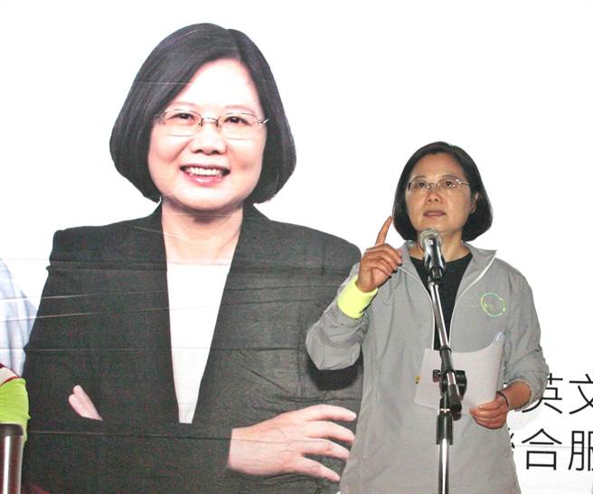 挺賴又挺段 名嘴酸蔡英文:蔡主席永遠(yuǎn)都對(duì) 挺賴又挺段 名嘴酸蔡英文:蔡主席永遠(yuǎn)都對(duì)