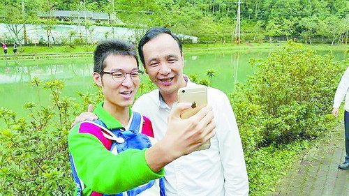 朱立倫提出不分區(qū)新構想:一席“立委”兩人當 朱立倫提出不分區(qū)新構想:一席“立委”兩人當