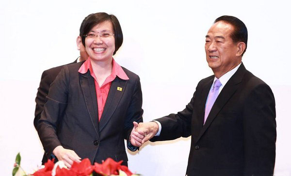 “民國黨”主席徐欣瑩出任宋楚瑜的副手讓不少人跌破眼鏡 “民國黨”主席徐欣瑩出任宋楚瑜的副手讓不少人跌破眼鏡