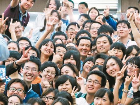 臺立法機(jī)構(gòu)今表決陸生納健保案教育部門吁一視同仁