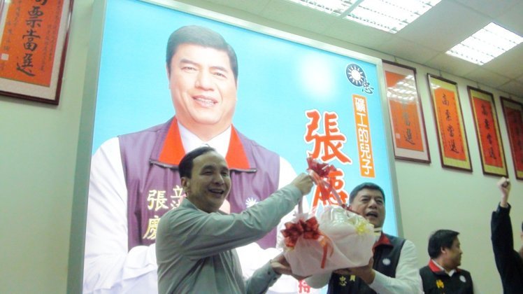 朱立倫回“娘家”為新北“藍(lán)委”站臺 拉抬基層士氣 朱立倫回“娘家”為新北“藍(lán)委”站臺 拉抬基層士氣