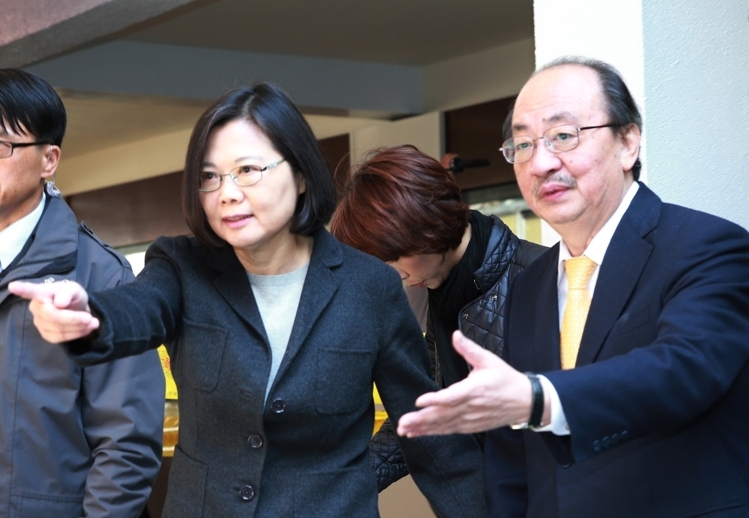 民進(jìn)黨"立法院"龍頭之爭(zhēng) 蔡英文當(dāng)面要柯建銘退出 民進(jìn)黨"立法院"龍頭之爭(zhēng) 蔡英文當(dāng)面要柯建銘退出