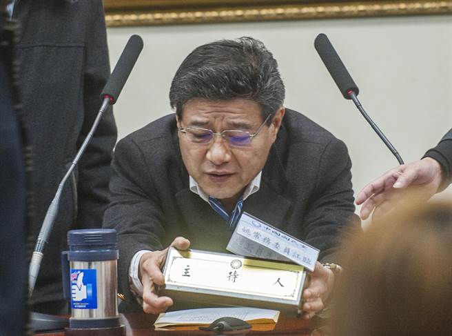 �����h17���г��������г�ί�֘s������ƽ���г����r��ϯ����λ���������˳��h��ϯ���x�e