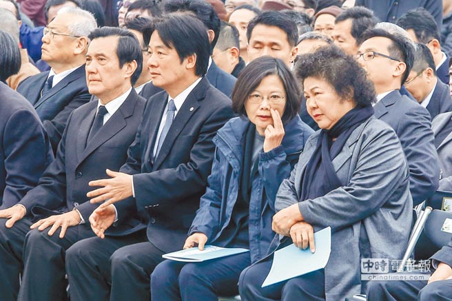 為震災(zāi)117位罹難者送別 "雙英"同場(chǎng)哀悼千余人祭拜 為震災(zāi)117位罹難者送別 "雙英"同場(chǎng)哀悼千余人祭拜