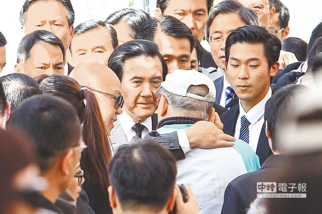 �RӢ��28�ճ�ϯ��228�¼�69�����Имo(j��)���(hu��)���x��(ch��ng)�r(sh��)��һ�����h������ʾ���RӢ�ő�(y��ng)ԓ����Y��ʯ�o(j��)�������U���Y��ʯ�~��������������ο���y��