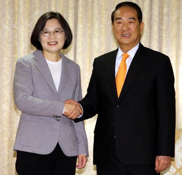 民進(jìn)黨領(lǐng)導(dǎo)人當(dāng)選人蔡英文9日上午拜會親民黨主席宋楚瑜 民進(jìn)黨領(lǐng)導(dǎo)人當(dāng)選人蔡英文9日上午拜會親民黨主席宋楚瑜