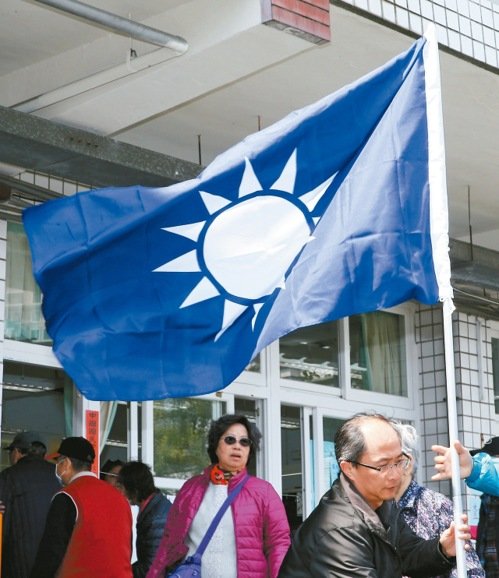 洪秀柱被稱國民黨第1個(gè)最平民化黨主席 面臨4大挑戰(zhàn) 洪秀柱被稱國民黨第1個(gè)最平民化黨主席 面臨4大挑戰(zhàn)