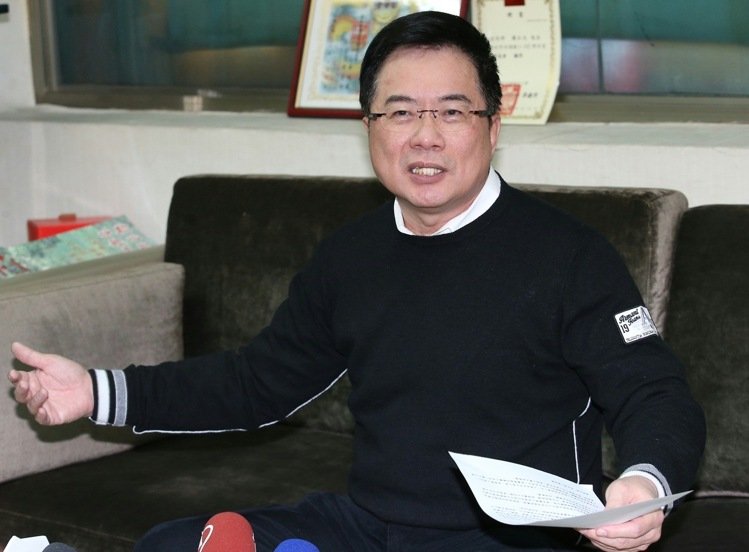 蔡正元引郭臺(tái)銘“槍決說(shuō)” 批綠營(yíng)講空話廢話 蔡正元引郭臺(tái)銘“槍決說(shuō)” 批綠營(yíng)講空話廢話