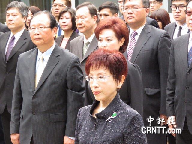 蔣介石逝世41周年 馬英九洪秀柱先后赴慈湖謁陵 蔣介石逝世41周年 馬英九洪秀柱先后赴慈湖謁陵