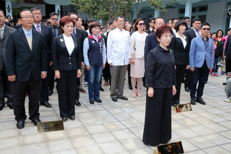 �Y��ʯ����41�������������ʿ������·�(gu��)���h�h��(w��)������ǰ�ˆTǰ���Ⱥ��]��