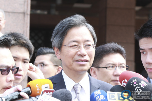 張善政率“內(nèi)閣”總辭 馬英九當局進入看守期 張善政率“內(nèi)閣”總辭 馬英九當局進入看守期