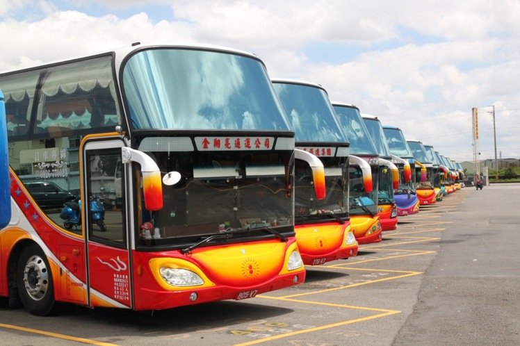 臺(tái)觀光業(yè)者憂心飛彈“誤射”讓生意雪上加霜 臺(tái)觀光業(yè)者憂心飛彈“誤射”讓生意雪上加霜