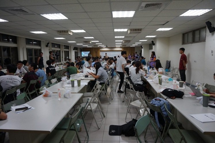 臺灣學生審課綱起內訌 討論一天無結果(圖) 臺灣學生審課綱起內訌 討論一天無結果(圖)