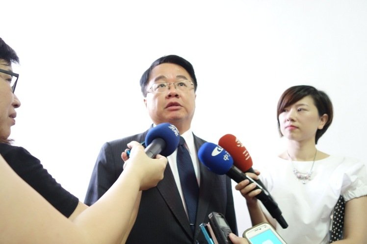 民進黨“落跑召委”稱家中電鈴壞掉 遭同黨人譏諷 民進黨“落跑召委”稱家中電鈴壞掉 遭同黨人譏諷