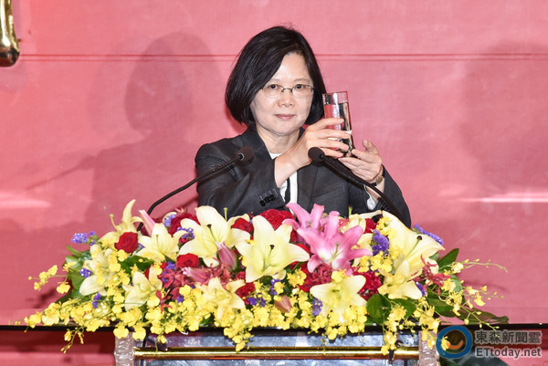 邱毅評蔡英文"九二共識"表態(tài):意圖達(dá)成實質(zhì)"臺獨" 邱毅評蔡英文"九二共識"表態(tài):意圖達(dá)成實質(zhì)"臺獨"