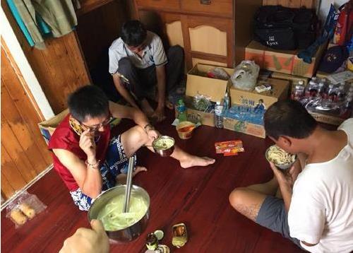 千里迢迢卻不能上岸 臺(tái)灣漁船機(jī)長(zhǎng):漁民心都冷了 千里迢迢卻不能上岸 臺(tái)灣漁船機(jī)長(zhǎng):漁民心都冷了