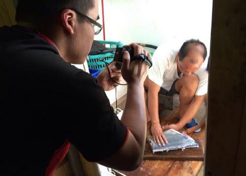 圖為鳳凰衛(wèi)視記者記錄下船員在這數(shù)天的海上生活 圖為鳳凰衛(wèi)視記者記錄下船員在這數(shù)天的海上生活