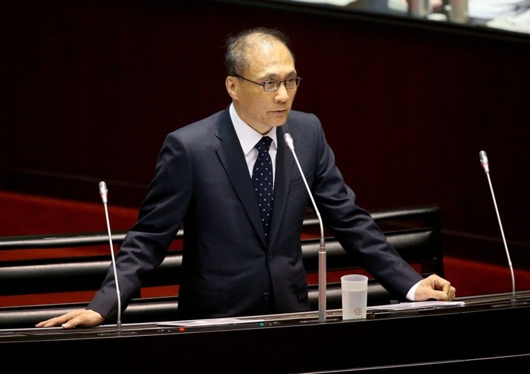 深綠學(xué)者:天災(zāi)人禍不斷 林全"內(nèi)閣"難撐過年底 深綠學(xué)者:天災(zāi)人禍不斷 林全"內(nèi)閣"難撐過年底