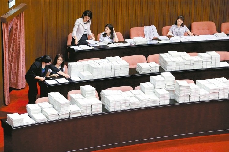 臺(tái)灣"立法院"臨時(shí)會(huì)休會(huì) "黨產(chǎn)條例"成唯一"業(yè)績" 臺(tái)灣"立法院"臨時(shí)會(huì)休會(huì) "黨產(chǎn)條例"成唯一"業(yè)績"