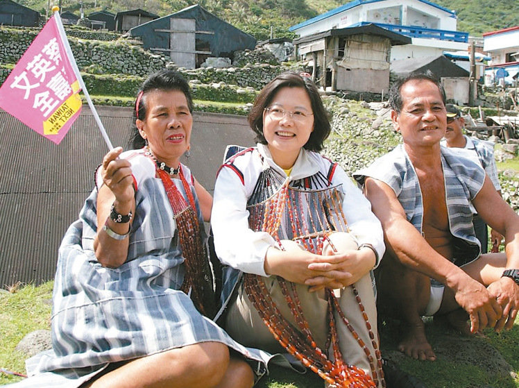 ��Ӣ�Ľ��죨15�գ����H���m�Z���ؑ�(y��ng)�ˏU���}���D��2011��10�£���ǰ���m�Z���^�ˏU���A������������y(t��ng)����c�ٔ�(sh��)�����Ӱ