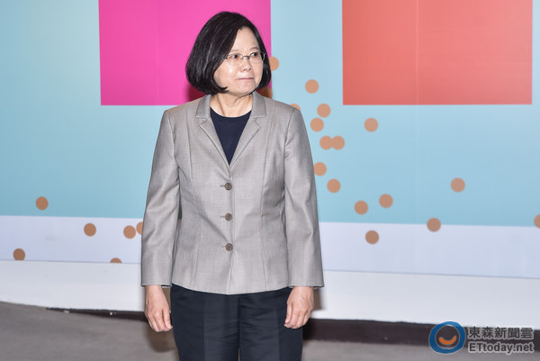 新當(dāng)局上臺天災(zāi)不斷 李富城嗆蔡英文:沒手稿不會講話 新當(dāng)局上臺天災(zāi)不斷 李富城嗆蔡英文:沒手稿不會講話