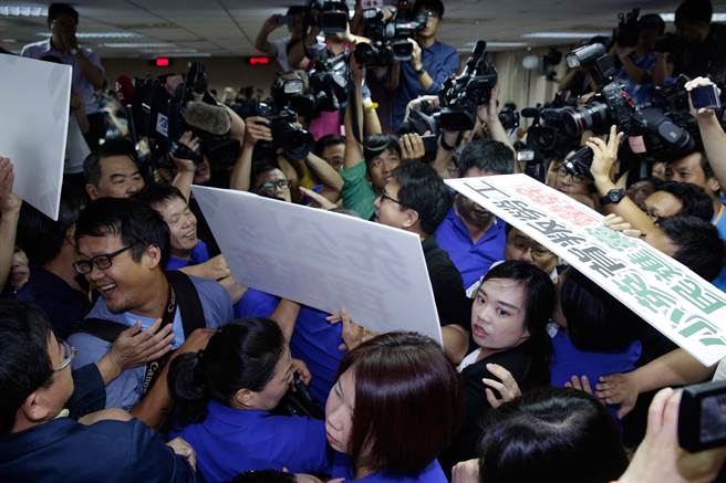 ����ί���cý�w�D��һ�F(tu��n)