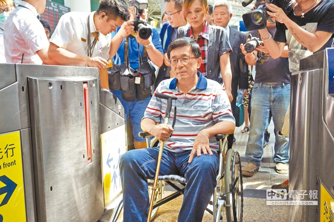 今年6月陳水扁現(xiàn)身左營高鐵站 今年6月陳水扁現(xiàn)身左營高鐵站