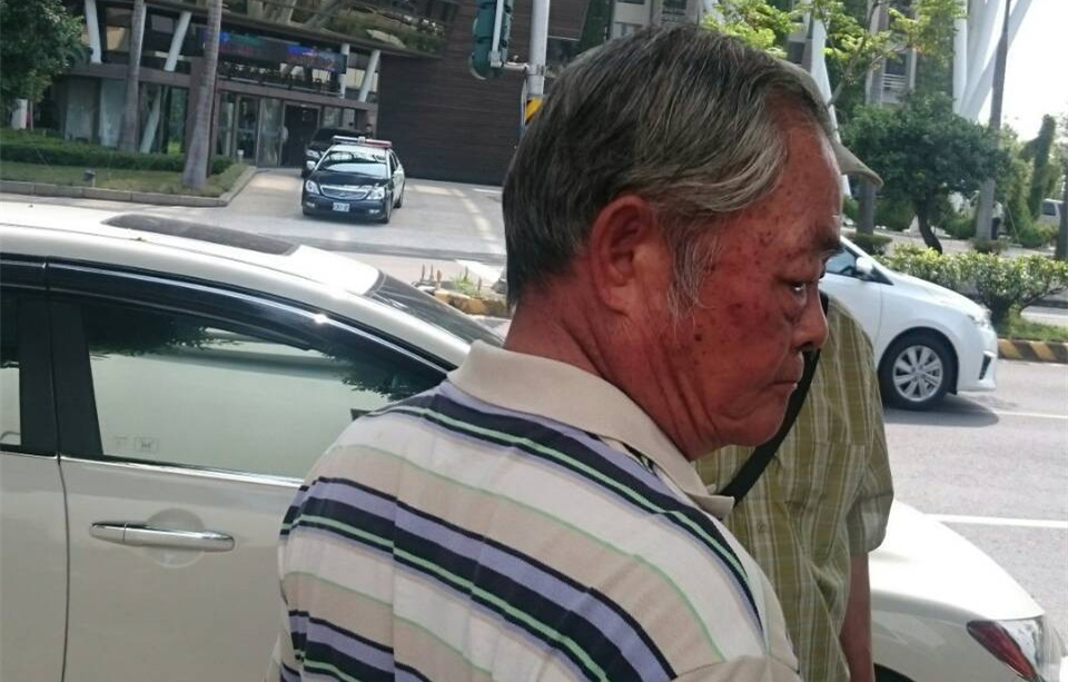 蔡英文視察遭宋楚瑜幕僚抗議:不認(rèn)祖先的人不是人 蔡英文視察遭宋楚瑜幕僚抗議:不認(rèn)祖先的人不是人