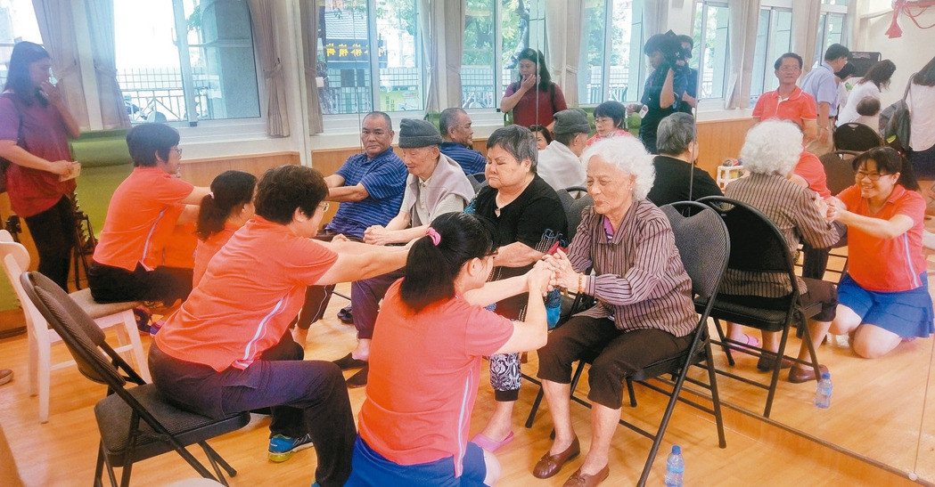 �L��2.0����ԇ�k����Ӣ�ď�(qi��ng)�{(di��o)��ֻ�S�ɹ������Sʧ�������D������и��ڴ�ͬС�W(xu��)�O(sh��)������������o(h��)�T�ڎ���������չ