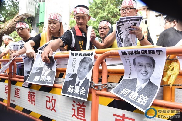 勞工團體繞行“立法院”尋找砍假兇手 勞工團體繞行“立法院”尋找砍假兇手