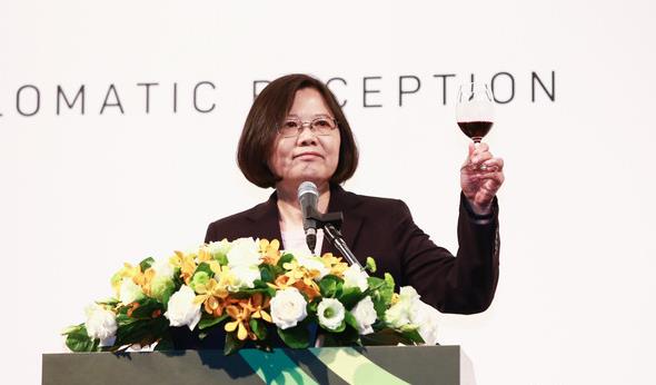 蔡英文"新南向政策"遭批"向錢看":把東南亞當(dāng)工具 蔡英文"新南向政策"遭批"向錢看":把東南亞當(dāng)工具