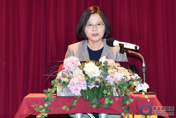 �̮�(d��ng)�ּ�����˞�(z��i)ʳƷ ���㣺��Ӣ���ǵتz����Ů��