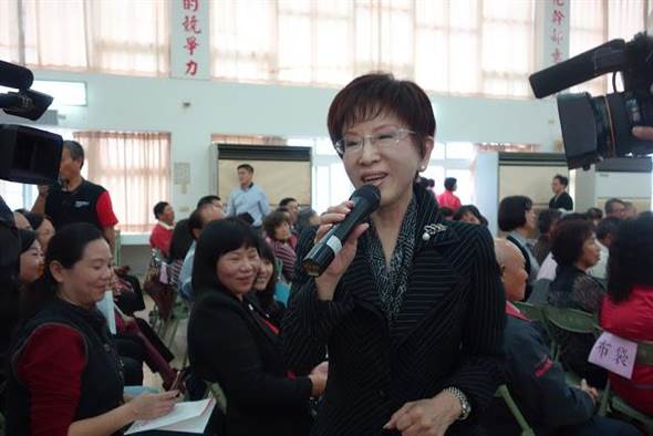 民進(jìn)黨就任半年各行業(yè)都上街抗?fàn)?洪秀柱:前所未見 民進(jìn)黨就任半年各行業(yè)都上街抗?fàn)?洪秀柱:前所未見