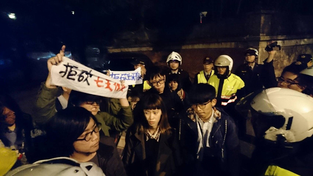 10�����ڈF(tu��n)�ɆTͻ�u��Ӣ�Ĺ�ۡ