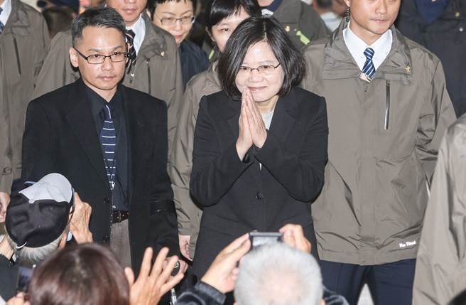 臺媒:“拗”字成蔡英文當(dāng)局年度代表字 臺媒:“拗”字成蔡英文當(dāng)局年度代表字