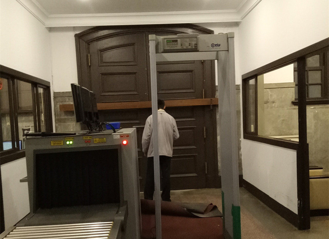 臺(tái)灣陳情群眾闖進(jìn)蔡辦 蔡辦閉門上鎖 臺(tái)灣陳情群眾闖進(jìn)蔡辦 蔡辦閉門上鎖