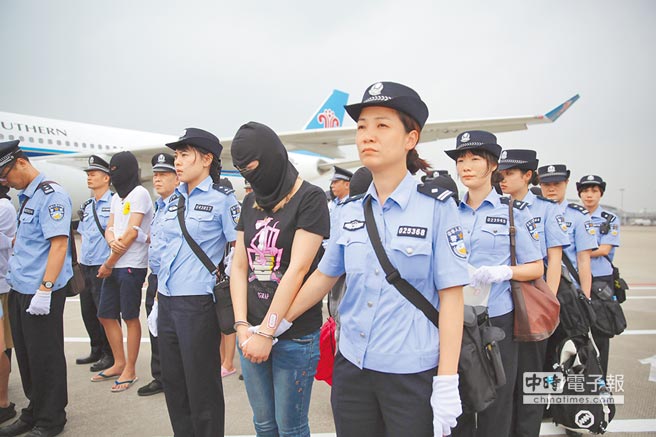 大陸全球嚴(yán)查電信詐騙 臺(tái)灣犯罪分子返“老巢” 大陸全球嚴(yán)查電信詐騙 臺(tái)灣犯罪分子返“老巢”