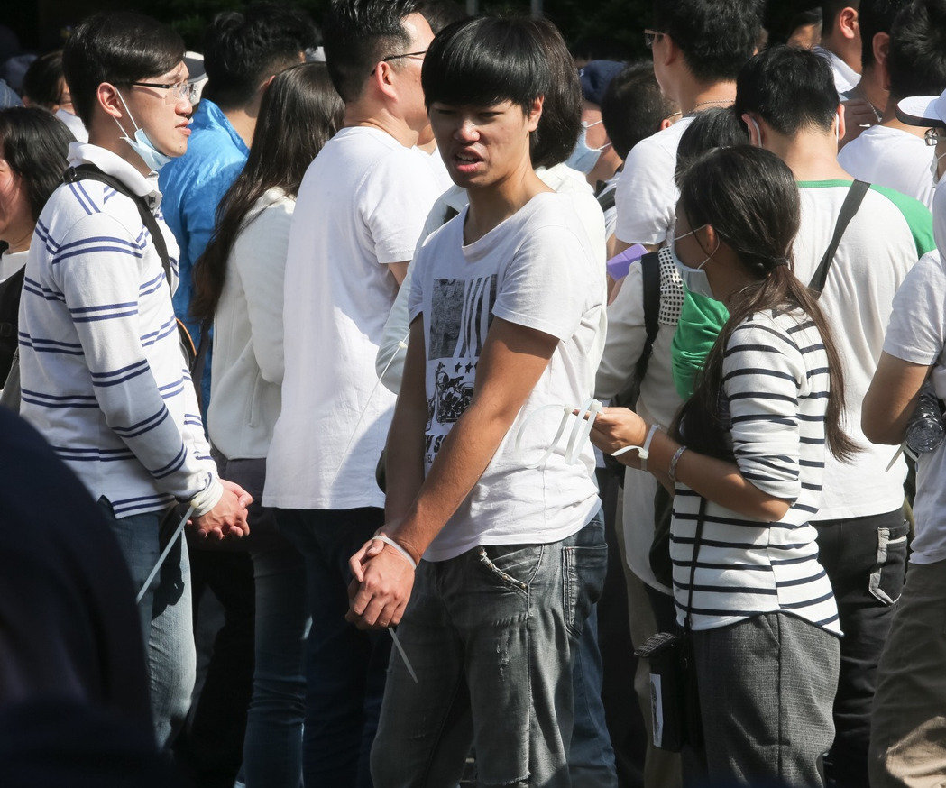 臺灣反同團體控告黃國昌助理及警察施暴 臺灣反同團體控告黃國昌助理及警察施暴