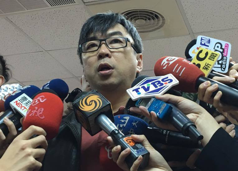 羅智強:蔡當(dāng)局沒政績卻努力撕裂族群 無能政黨最惡毒 羅智強:蔡當(dāng)局沒政績卻努力撕裂族群 無能政黨最惡毒