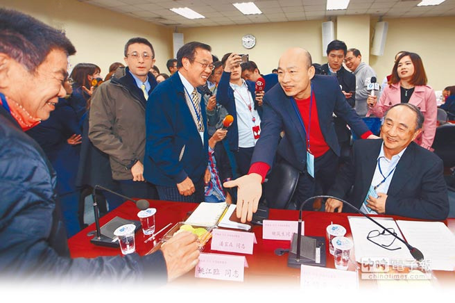 國民黨主席選舉13日起聯(lián)署 時間由10天放寬到62天 國民黨主席選舉13日起聯(lián)署 時間由10天放寬到62天