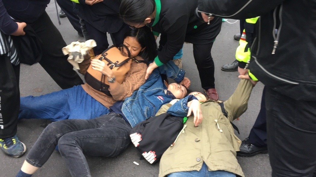 ���_������F�����Y��ʯ�~�� ���򾯲�s����������ˡ�