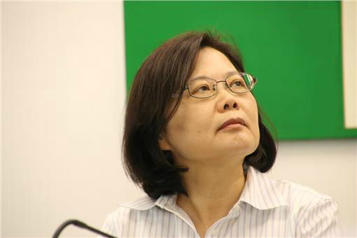 蔡英文執(zhí)政操勞多了幾根白發(fā)? 網(wǎng)友:她任后我滿頭白發(fā) 蔡英文執(zhí)政操勞多了幾根白發(fā)? 網(wǎng)友:她任后我滿頭白發(fā)