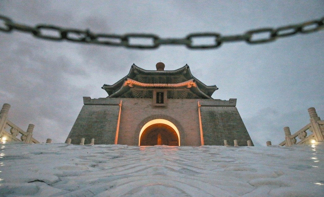 臺(tái)灣民代建議中正紀(jì)念堂“轉(zhuǎn)型”邀蔣家人參與 臺(tái)灣民代建議中正紀(jì)念堂“轉(zhuǎn)型”邀蔣家人參與