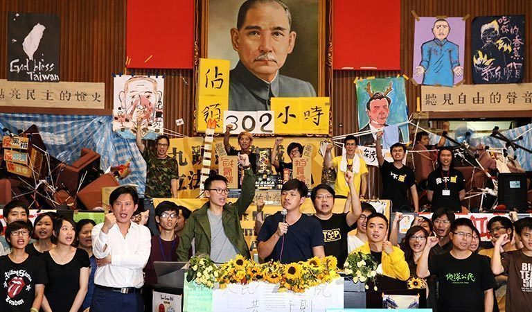 臺警官:"學運"留下后遺癥 如今面對沖突只能擋與忍 臺警官:"學運"留下后遺癥 如今面對沖突只能擋與忍